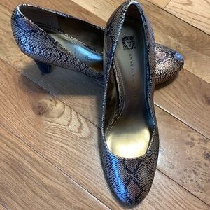 Anne Klein size 8 heels. 2” snake skin pattern